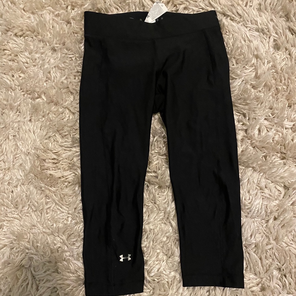 Women’s black under armor cropped leggings